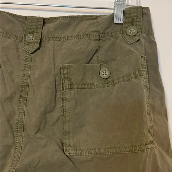 Old Navy Khaki Low Waist Bermuda-like short - Picture 7 of 7